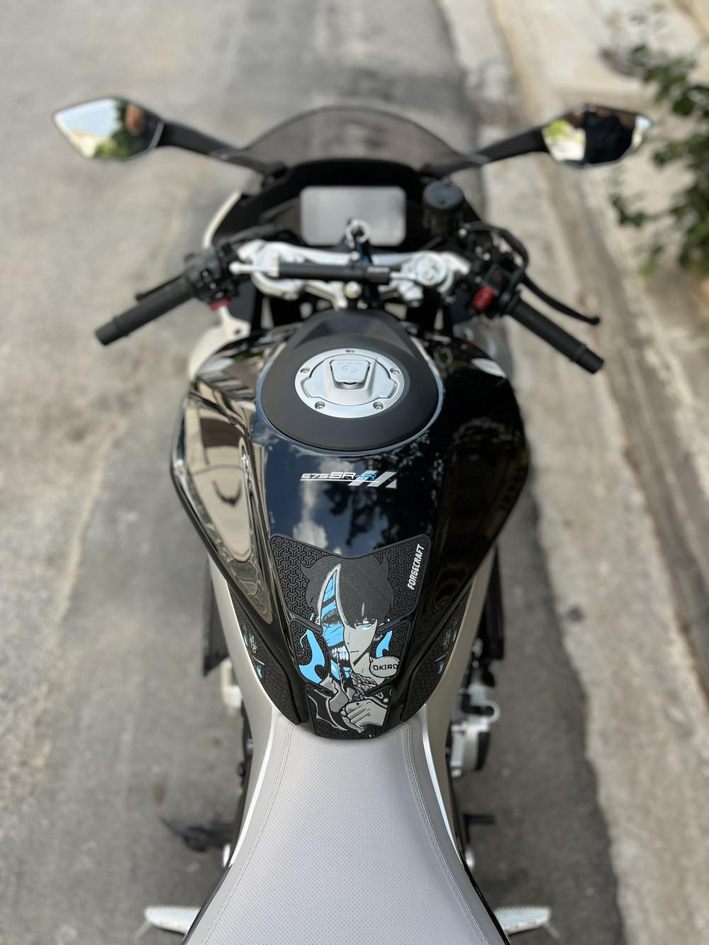 CFMoto 675 SR-R με Forgecraft tankpad